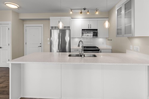 311-22327 River Road, Maple Ridge, BC - Indoor Photo Showing Kitchen With Stainless Steel Kitchen With Double Sink With Upgraded Kitchen