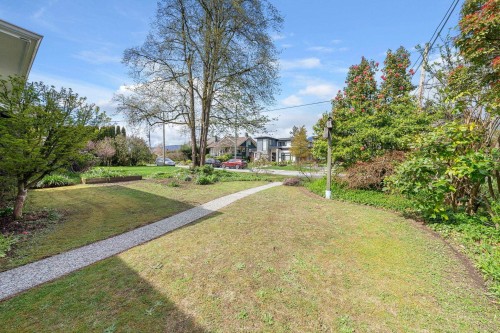 753 9Th Street E, North Vancouver, BC 