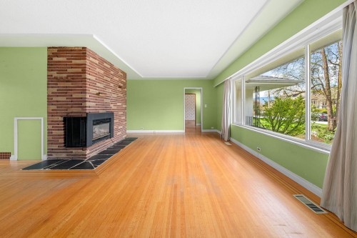 753 9Th Street E, North Vancouver, BC 