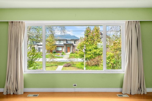 753 9Th Street E, North Vancouver, BC 