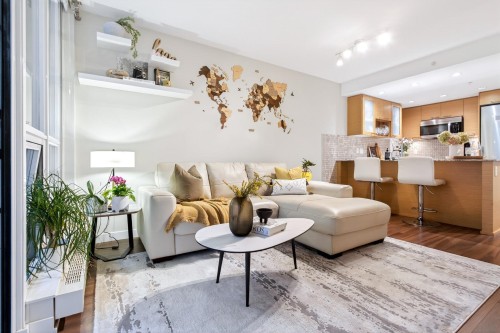 413-135 17 Street E North Vancouver, BC V7L 0C4