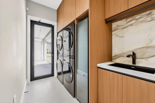 9591 Woodwards Place, Richmond, BC 