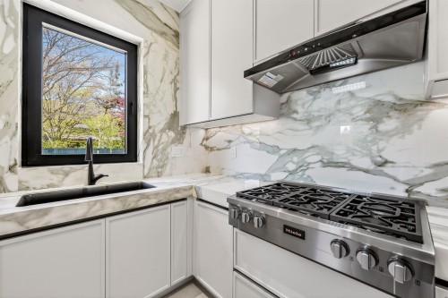 9591 Woodwards Place, Richmond, BC 