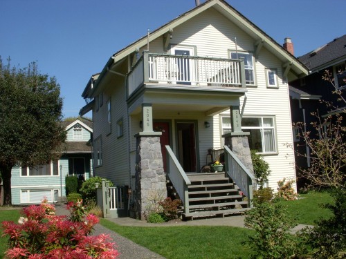 2047 14Th Avenue W, Vancouver, BC 