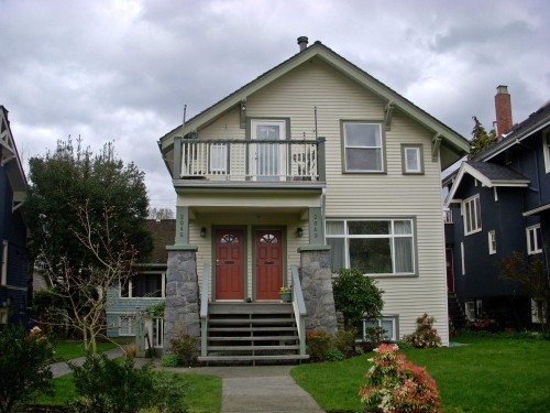 2047 14Th Avenue W, Vancouver, BC 