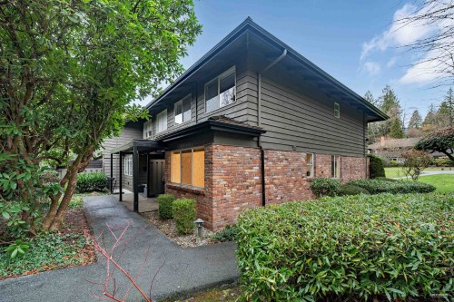 1109-235 Keith Road  West Vancouver, BC V7T 1M7
