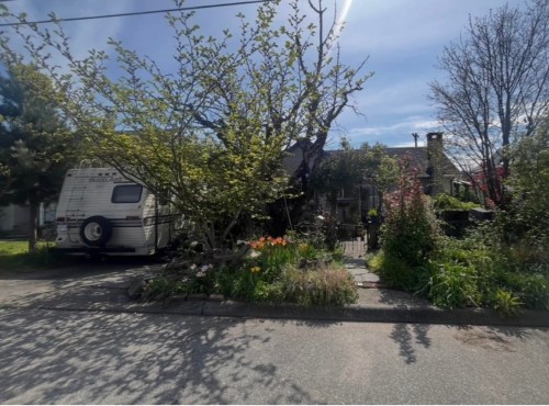 2204 Hamilton Street  New Westminster, BC V3M 2R1