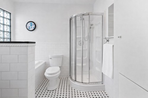 2433 Mathers Avenue, West Vancouver, BC 