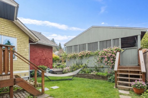 2433 Mathers Avenue, West Vancouver, BC 