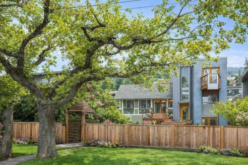 2433 Mathers Avenue, West Vancouver, BC 