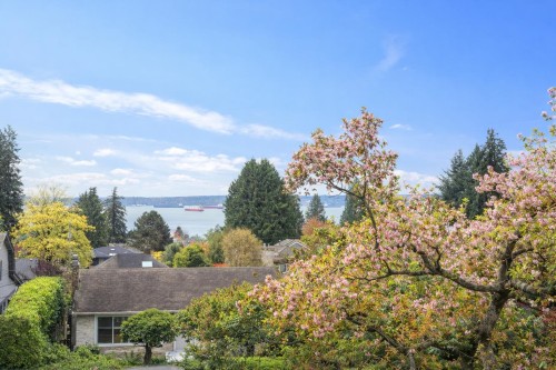 2433 Mathers Avenue, West Vancouver, BC 