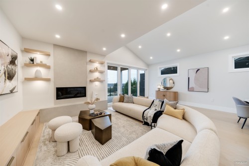 971 Adderley Street, North Vancouver, BC 