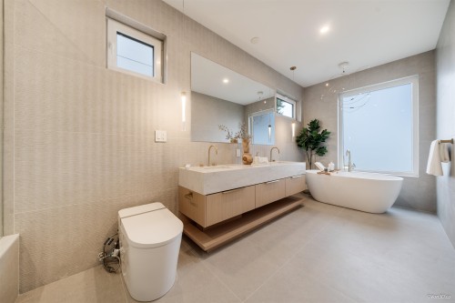 971 Adderley Street, North Vancouver, BC 