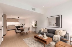 110-2235 Broadway E Vancouver, BC V5N 0J5