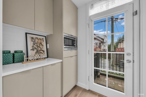8576 Osler Street, Vancouver, BC 