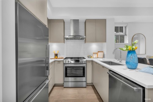 8576 Osler Street, Vancouver, BC 