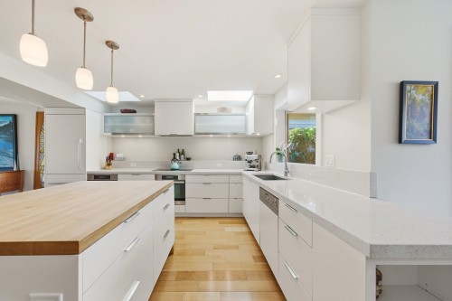 1181 Keith Road, West Vancouver, BC 