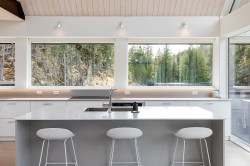 9111 Riverside Drive Whistler, BC V0N 1B9