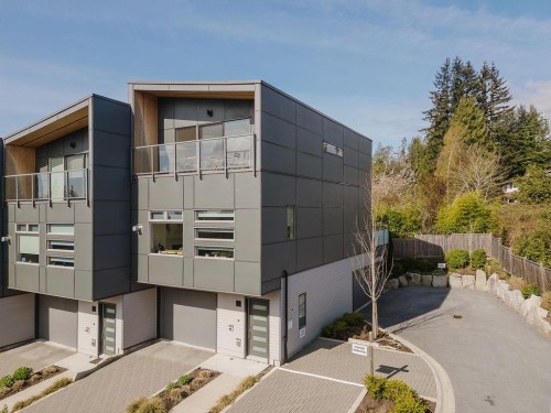 109-736 Gibsons Way  Gibsons, BC V0N 1V9