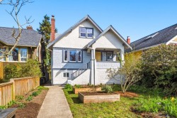 2711 Trinity Street  Vancouver, BC V5K 1E6