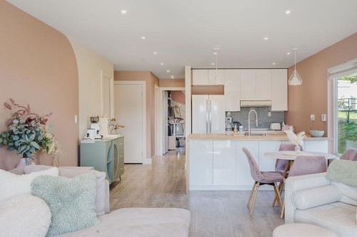 1-622 Farnham Road  Gibsons, BC V0N 1V8