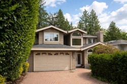 866 Sinclair Street West Vancouver, BC V7V 3V9