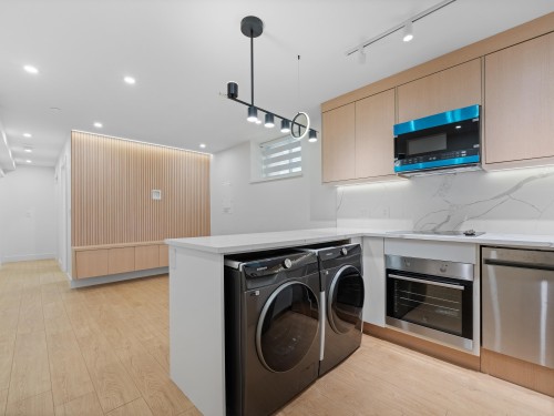 2111 46Th Avenue E, Vancouver, BC 