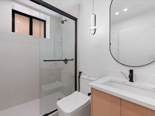 2111 46Th Avenue E, Vancouver, BC 
