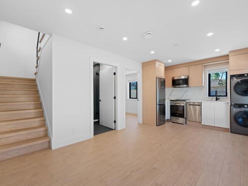 2111 46Th Avenue E, Vancouver, BC 