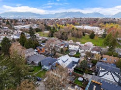 2-2091 20th Avenue E Vancouver, BC V5N 2L1