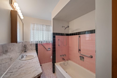 2663 Dundas Street, Vancouver, BC 