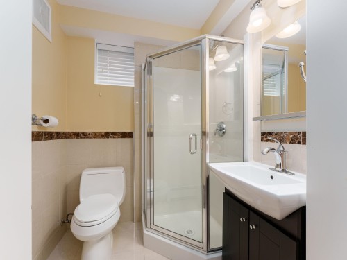 617 52Nd Avenue E, Vancouver, BC 