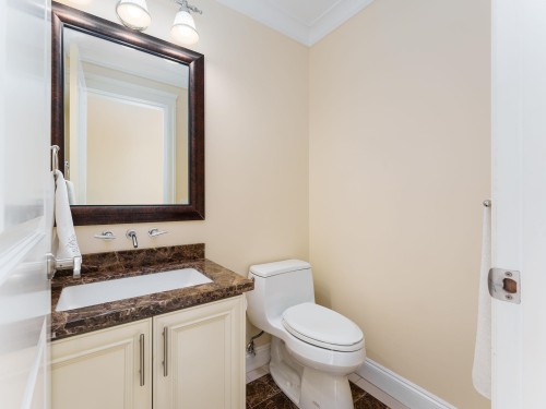 617 52Nd Avenue E, Vancouver, BC 