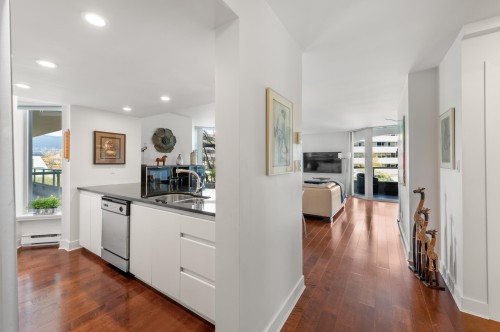 302-168 Chadwick Court  North Vancouver, BC V7M 3L4