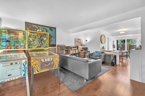 825 20Th Street W, North Vancouver, BC 