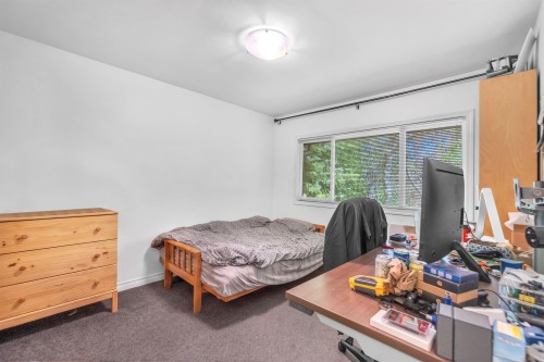 825 20Th Street W, North Vancouver, BC 