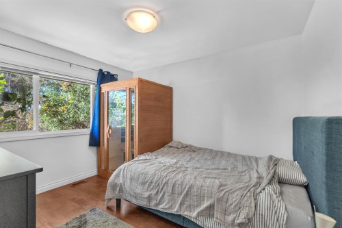 825 20Th Street W, North Vancouver, BC 