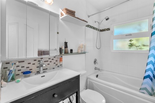 825 20Th Street W, North Vancouver, BC 