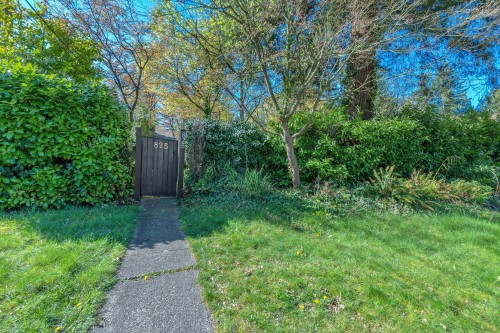 825 20Th Street W, North Vancouver, BC 