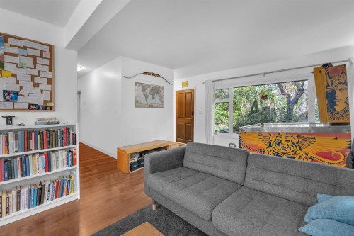 825 20Th Street W, North Vancouver, BC 