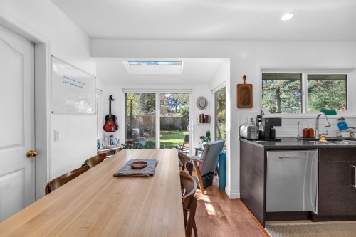 825 20Th Street W, North Vancouver, BC 