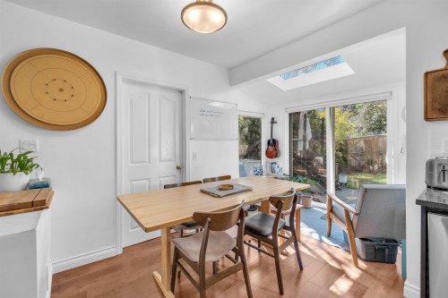 825 20Th Street W, North Vancouver, BC 