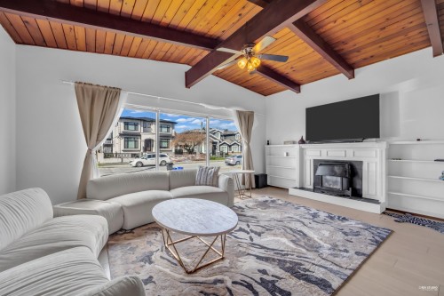 7750 15Th Avenue, Burnaby, BC 