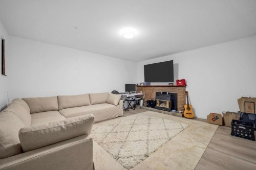 7750 15Th Avenue, Burnaby, BC 
