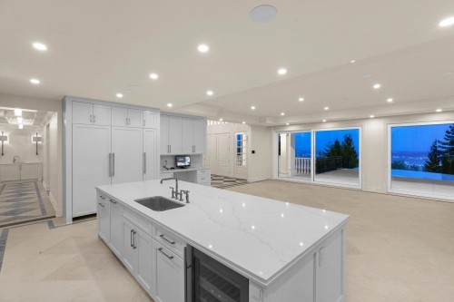 1445 Sandhurst Place, West Vancouver, BC 