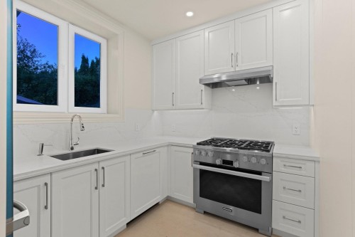 1445 Sandhurst Place, West Vancouver, BC 