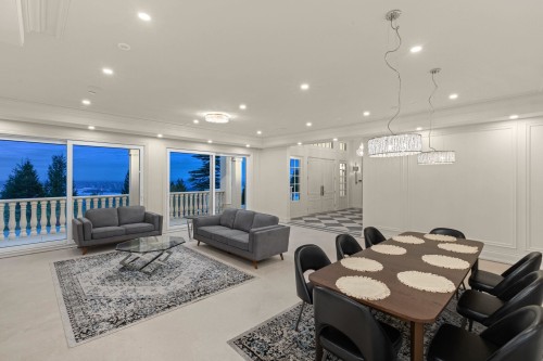 1445 Sandhurst Place, West Vancouver, BC 