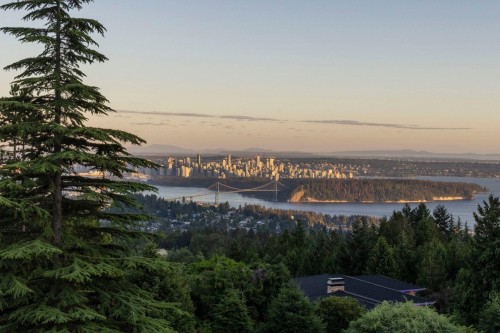 1445 Sandhurst Place, West Vancouver, BC 