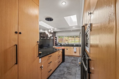 355 Rabbit Lane, West Vancouver, BC 