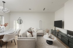 2-8508 East Boulevard  Vancouver, BC V6P 5E6